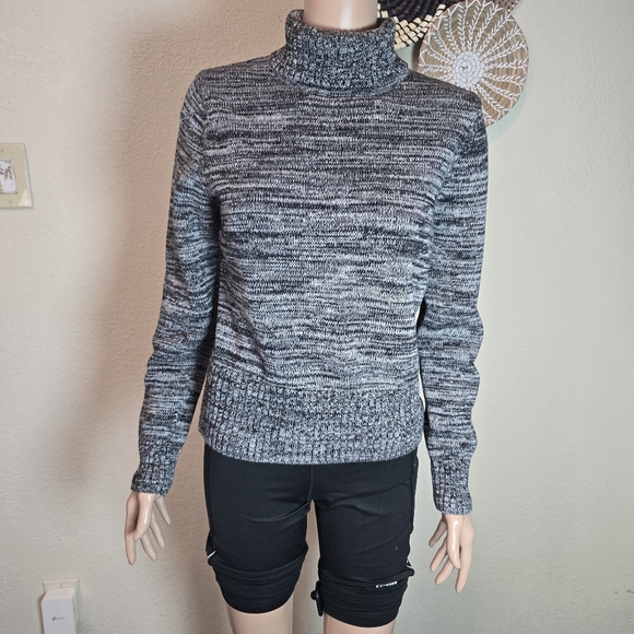 Pria Women  Gray Turtleneck Sweater Size Medium 💯 % Cotton - Picture 2 of 11